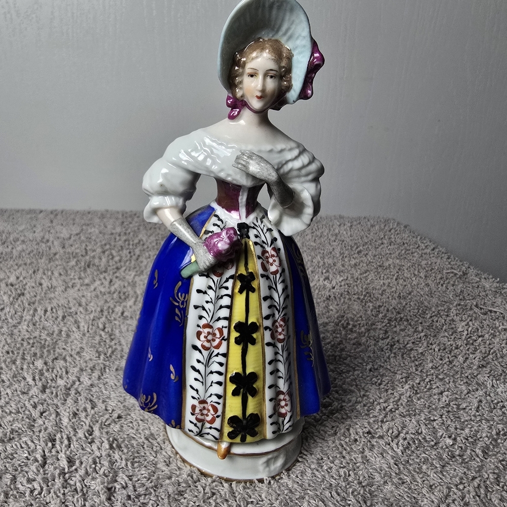 Sitzendoef German Porcelain Lady Gold Gilded Blue Crown Mark